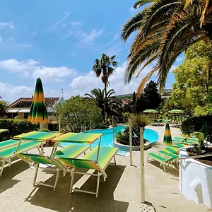 https://royal-cottage.fr-provencehotel.com